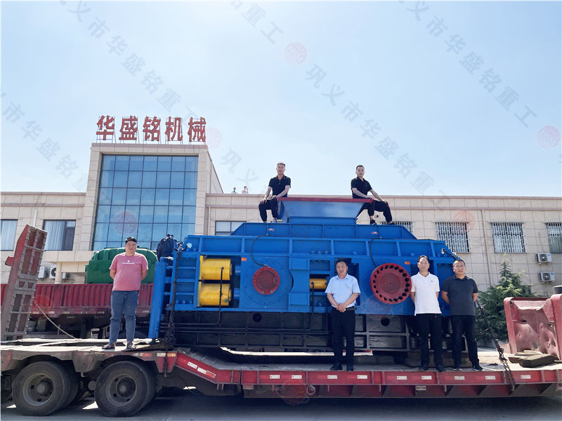 2PGY2000x1200大型全自動(dòng)液壓對(duì)輥制砂機(jī)發(fā)往鉬都--洛陽欒川