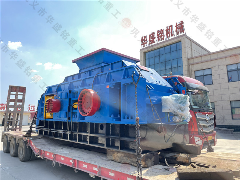 2PGY2000x1200大型全自動(dòng)液壓對(duì)輥制砂機(jī)發(fā)往鉬都--洛陽欒川
